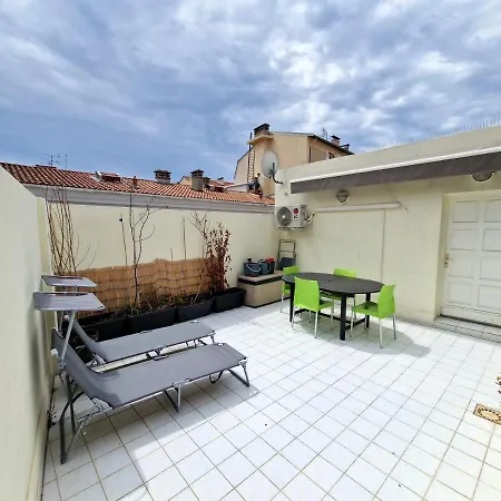 Plein Centre Climatise Et Spacieux Avec Grande Terrasse Sur Le Toit A * Nice