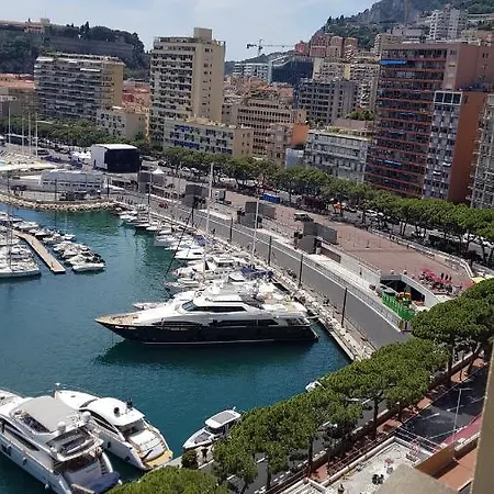Plein Centre Climatise Et Spacieux Avec Grande Terrasse Sur Le Toit A Nice